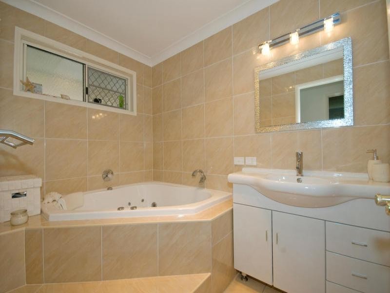 60 Candytuft Place, Calamvale QLD 4116