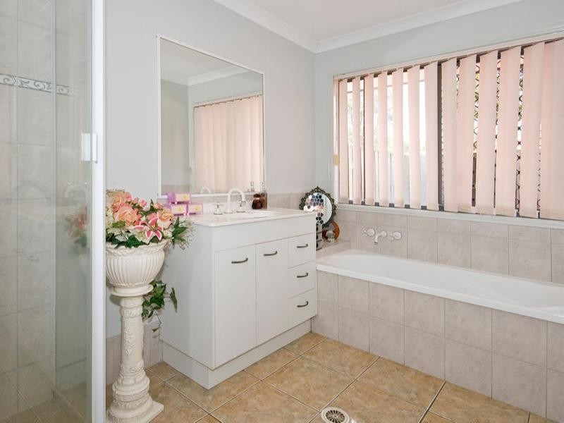 24 Bournda Close, Parkinson QLD 4115