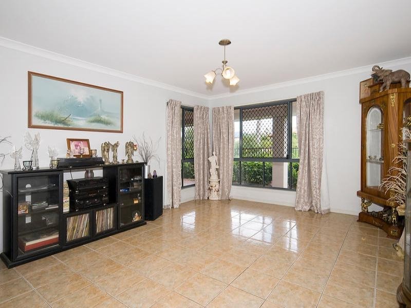 24 Bournda Close, Parkinson QLD 4115