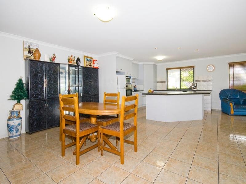 24 Bournda Close, Parkinson QLD 4115