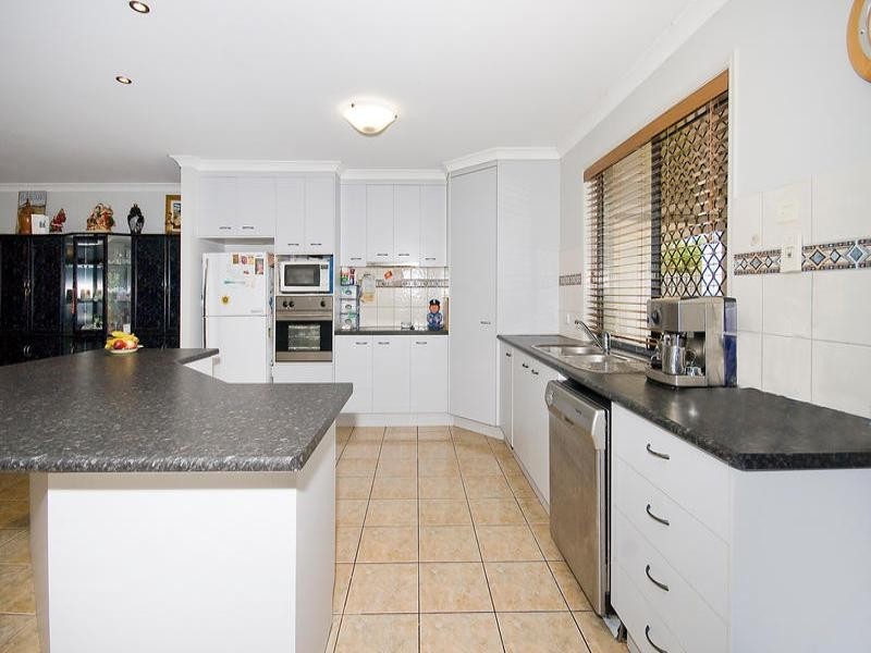 24 Bournda Close, Parkinson QLD 4115
