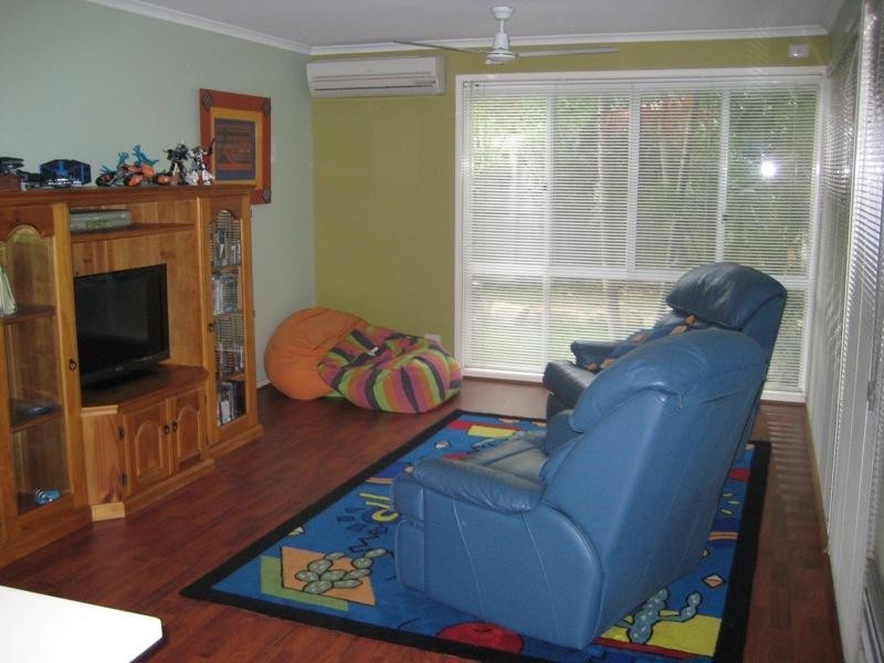 6 Redash Court, Regents Park QLD 4118