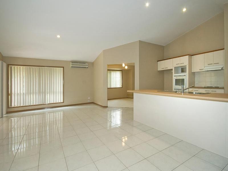 10 Tralee Place, Parkinson QLD 4115
