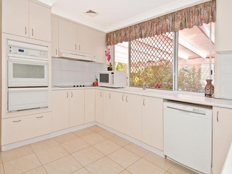 27 Honeysuckle Way, Calamvale QLD 4116