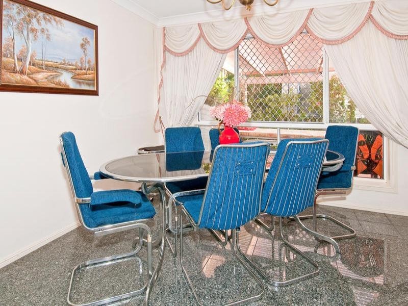 27 Honeysuckle Way, Calamvale QLD 4116