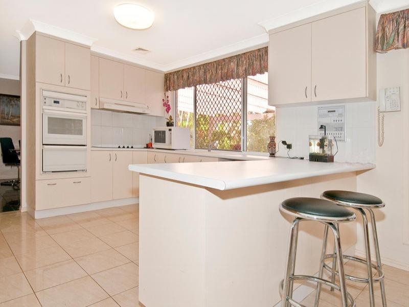 27 Honeysuckle Way, Calamvale QLD 4116