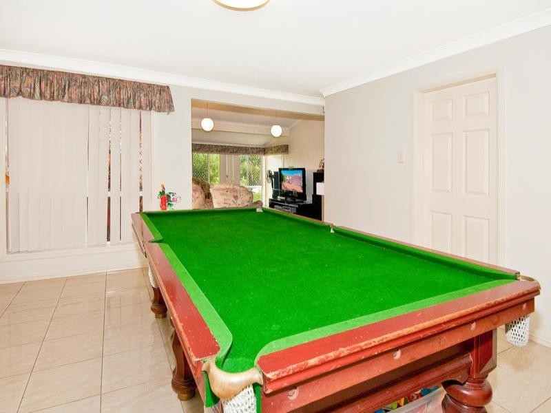 27 Honeysuckle Way, Calamvale QLD 4116