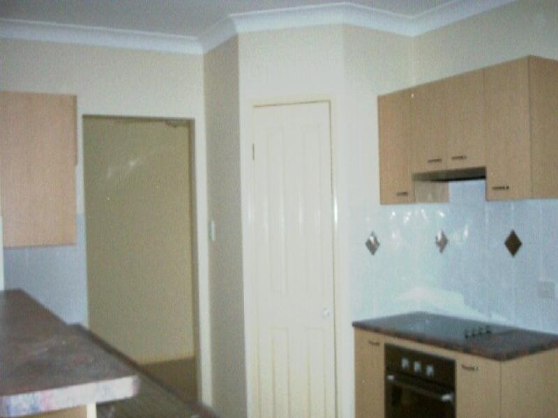 16 Hill End Avenue, Hillcrest QLD 4118