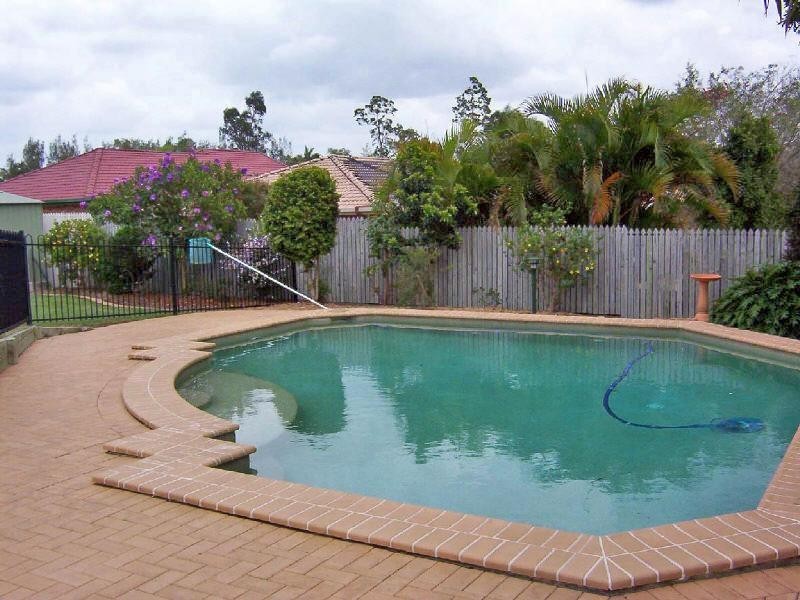 15 Silverdell Crescent, Parkinson QLD 4115