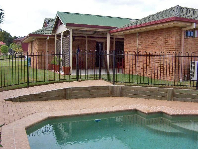 15 Silverdell Crescent, Parkinson QLD 4115