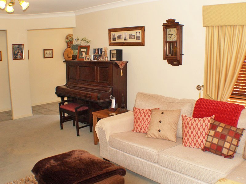 22 Seaton Place, Parkinson QLD 4115