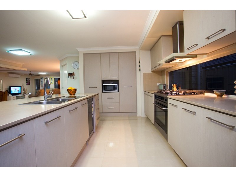 6 Larapinta Circuit, Parkinson QLD 4115