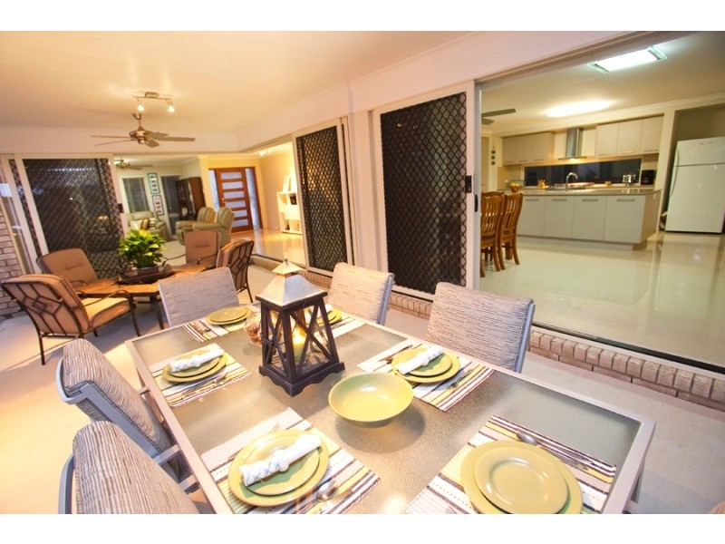 6 Larapinta Circuit, Parkinson QLD 4115