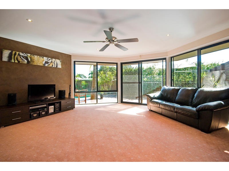 63 Bannockburn Crescent, Parkinson QLD 4115