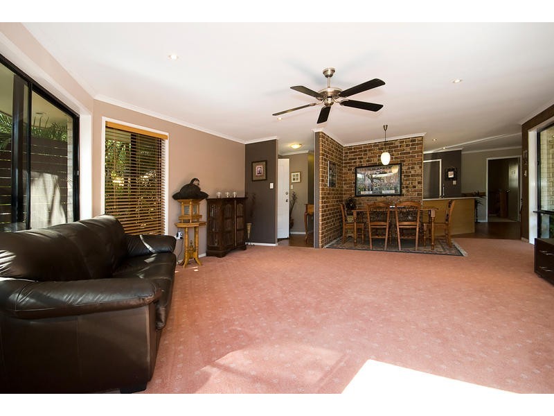 63 Bannockburn Crescent, Parkinson QLD 4115