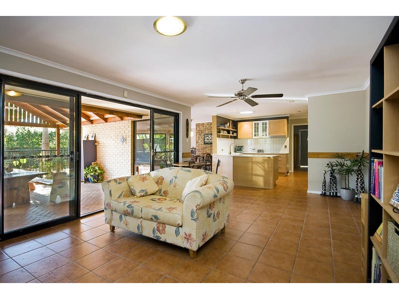 63 Bannockburn Crescent, Parkinson QLD 4115