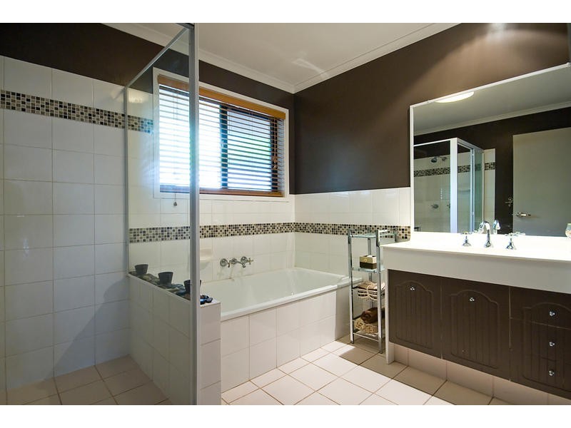 63 Bannockburn Crescent, Parkinson QLD 4115