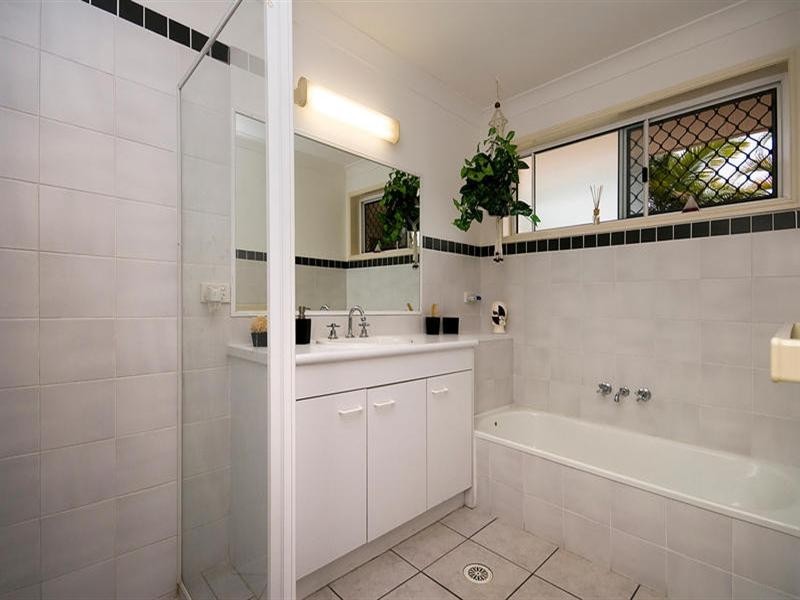 72 Azalea Crescent, Calamvale QLD 4116