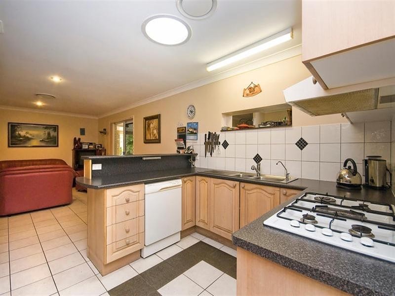 72 Azalea Crescent, Calamvale QLD 4116