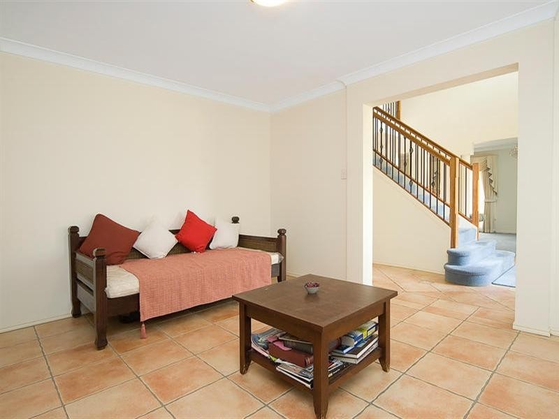 8 Hamersley Place, Parkinson QLD 4115
