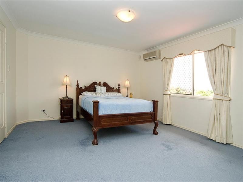 8 Hamersley Place, Parkinson QLD 4115