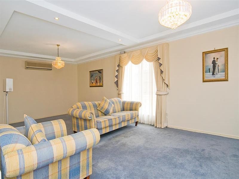 8 Hamersley Place, Parkinson QLD 4115