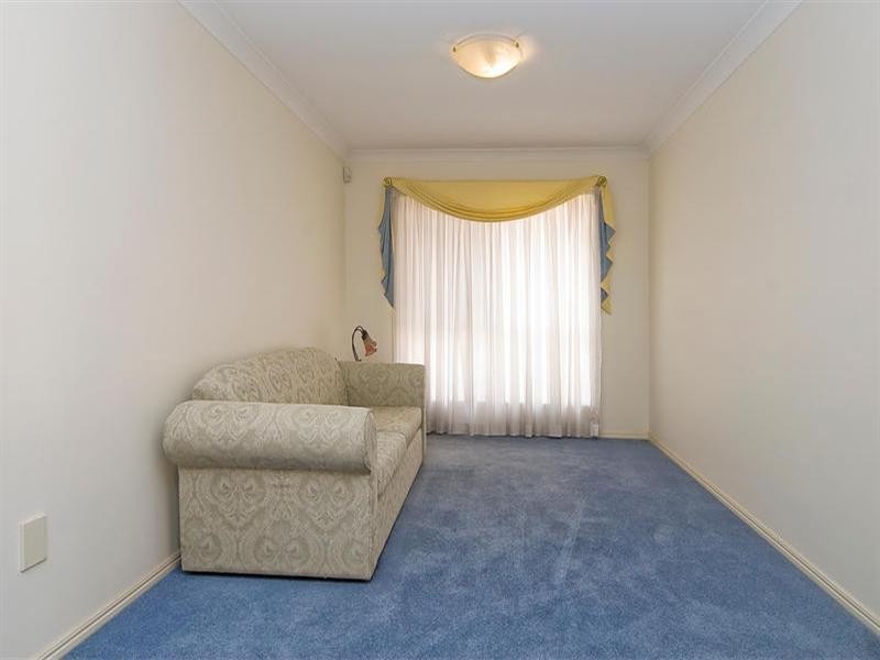 8 Hamersley Place, Parkinson QLD 4115