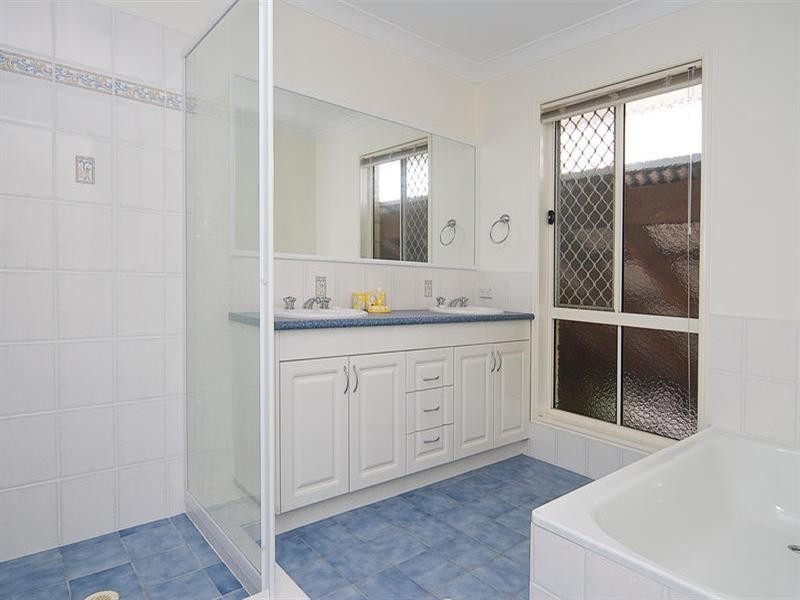8 Hamersley Place, Parkinson QLD 4115