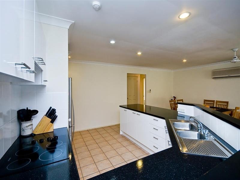 69 Glenfield Street, Parkinson QLD 4115