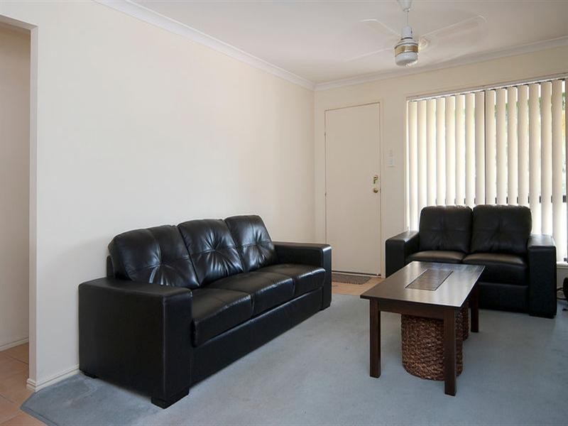 2/8 Honeysuckle Way, Calamvale QLD 4116