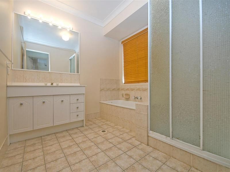Stretton QLD 4116
