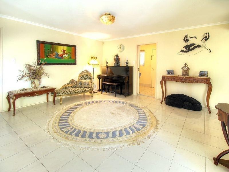 15 Galliano Court, Calamvale QLD 4116