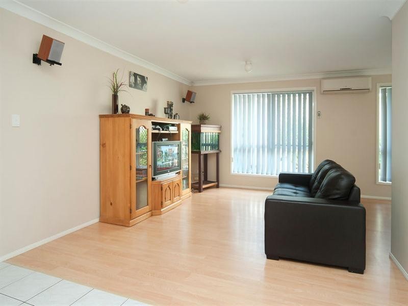 8 Reardon Street, Calamvale QLD 4116