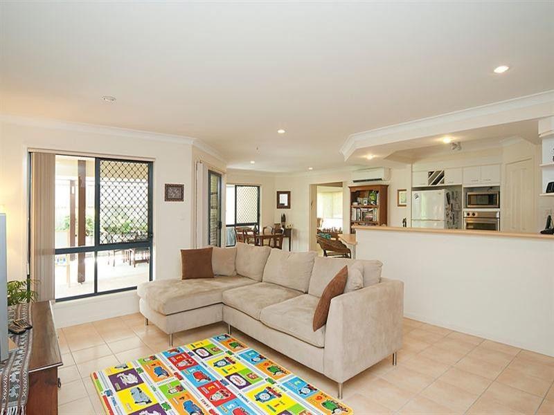 4 Newland Crescent, Parkinson QLD 4115