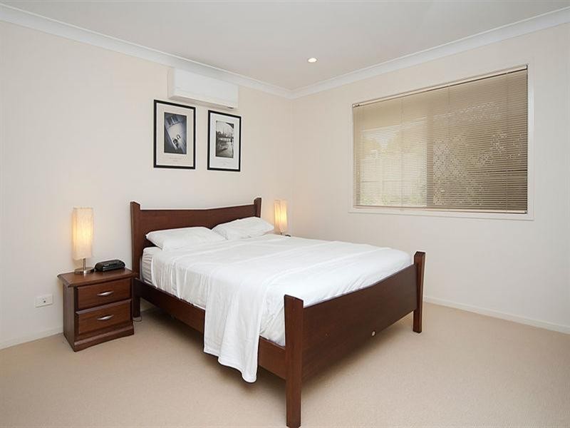 4 Newland Crescent, Parkinson QLD 4115