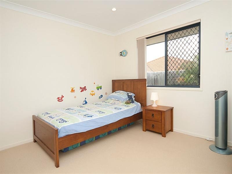 4 Newland Crescent, Parkinson QLD 4115