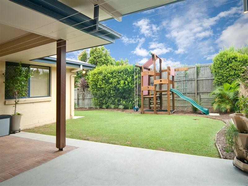 4 Newland Crescent, Parkinson QLD 4115