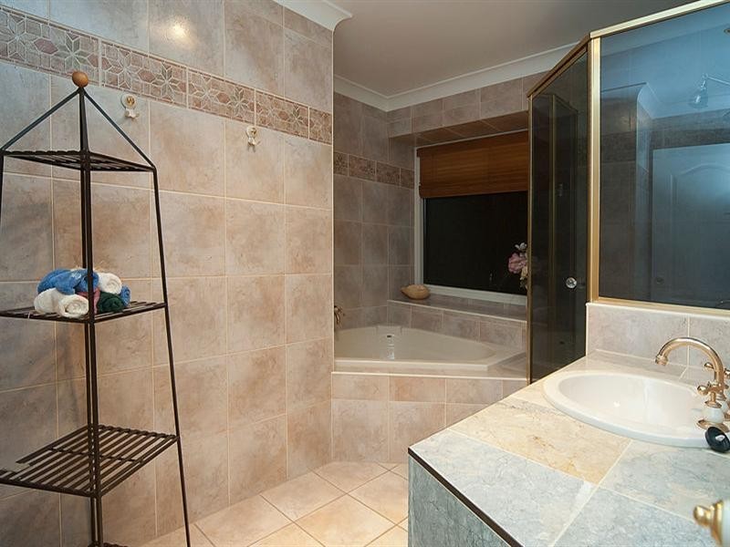 145 Lancaster Circuit, Stretton QLD 4116