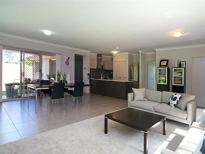 70 Larapinta Circuit, Calamvale QLD 4116