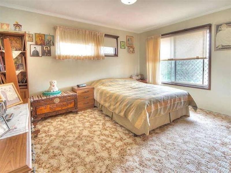 391 Broadwater Road, Mansfield QLD 4122