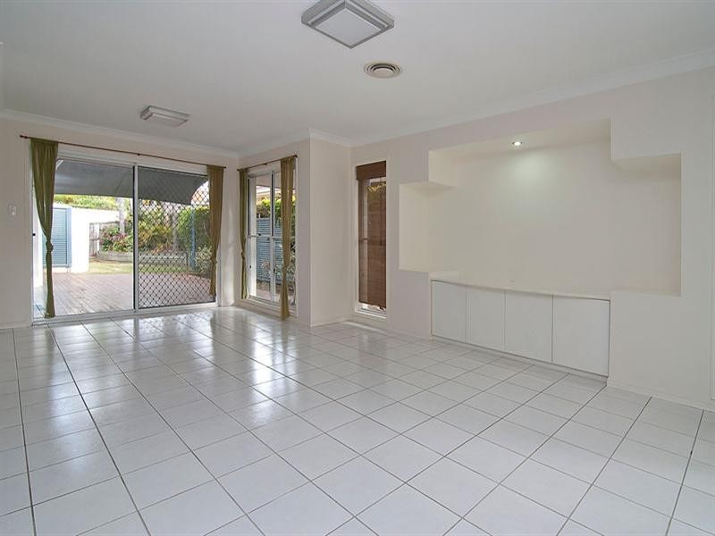 18 Violet Place, Calamvale QLD 4116