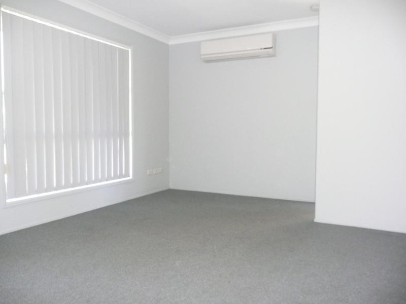 40 Bottlebrush Drive, Regents Park QLD 4118