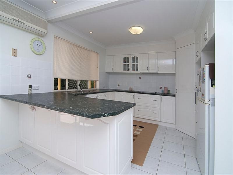 4 Prospect Street, Parkinson QLD 4115