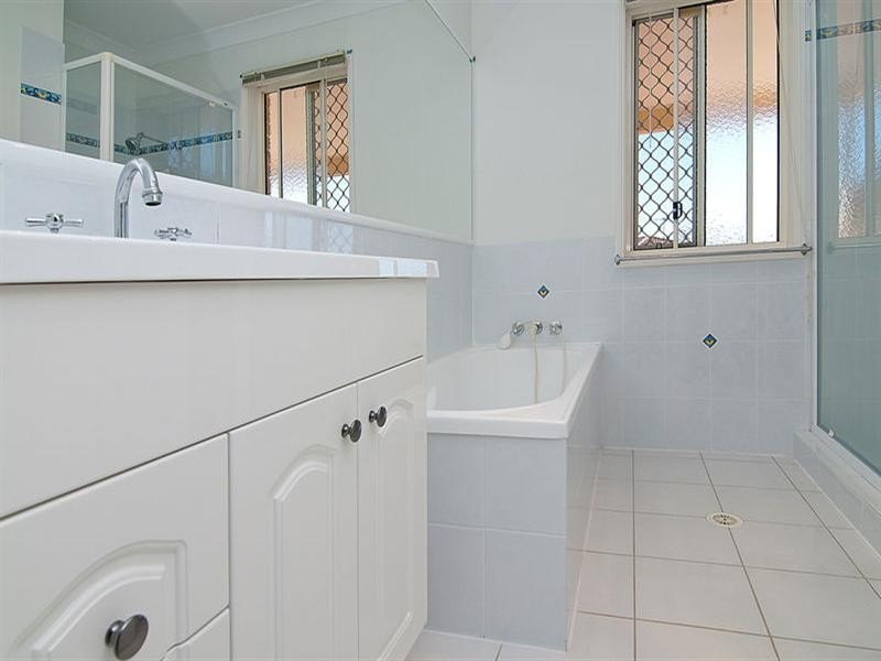 4 Prospect Street, Parkinson QLD 4115