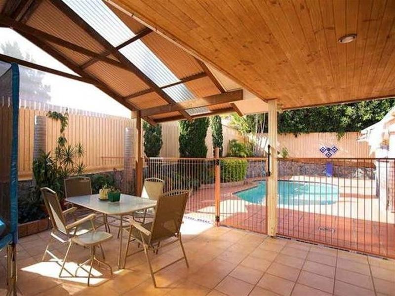 Stretton QLD 4116