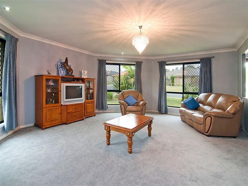 8 Bufalino Street, Parkinson QLD 4115