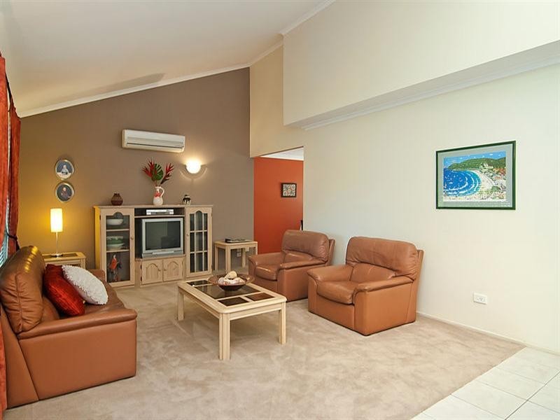 24 Poinsettia Crescent, Calamvale QLD 4116
