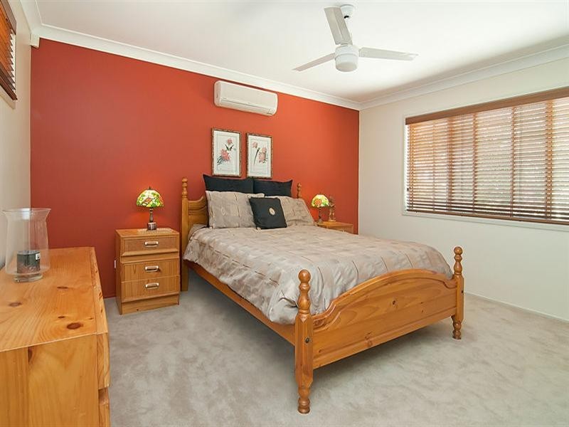 24 Poinsettia Crescent, Calamvale QLD 4116