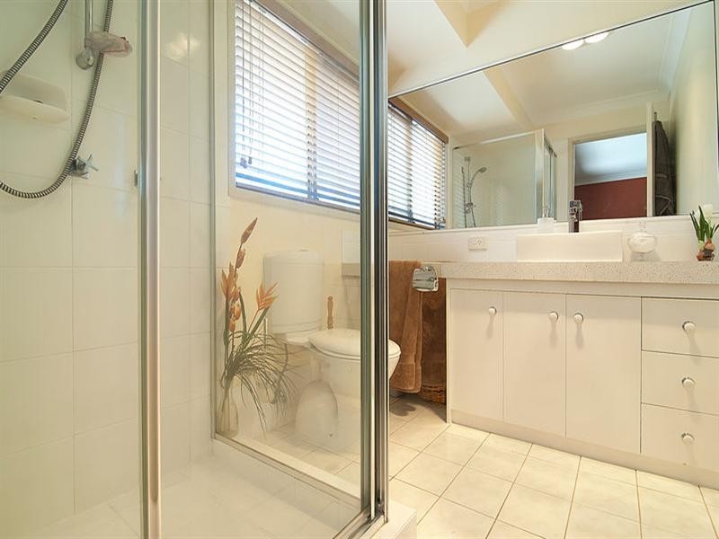 24 Poinsettia Crescent, Calamvale QLD 4116