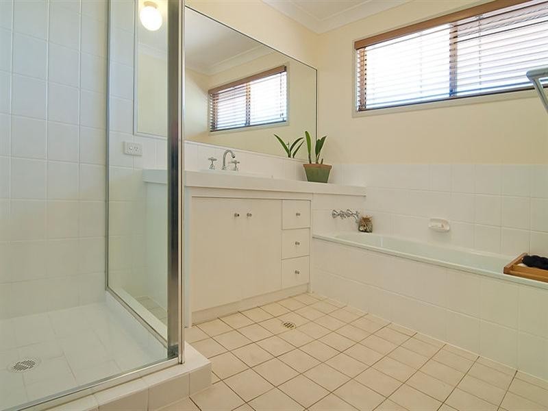 24 Poinsettia Crescent, Calamvale QLD 4116